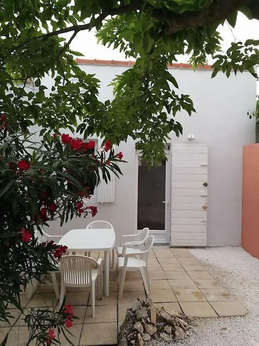 Villa Au Calme Avec Exterieur Et Parking Gratuit Aux Portes D'Aix Et Marseille Emplacement Ideal
